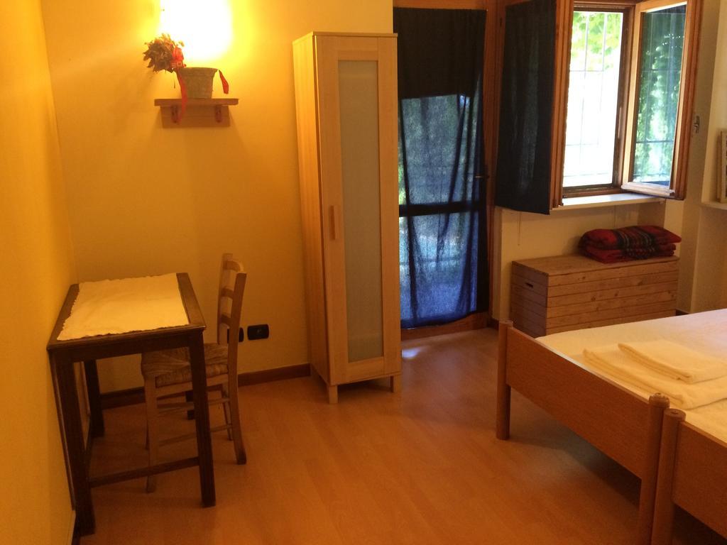 Fattoria Sequoia Bed and Breakfast Castagneto Po Δωμάτιο φωτογραφία